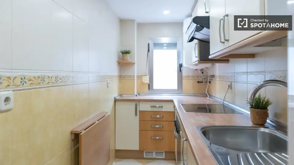 Cuina de Pis per a compartir en Madrid amb Aire condicionat, Calefacció i Terrassa