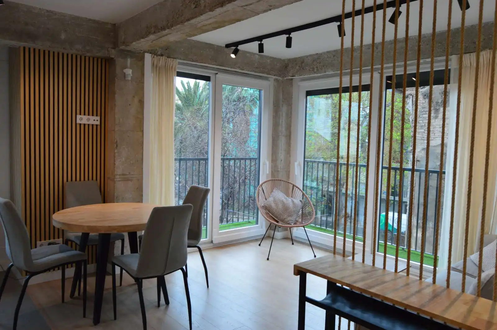 Menjador de Apartament per a compartir en Massamagrell amb Aire condicionat, Terrassa i Moblat
