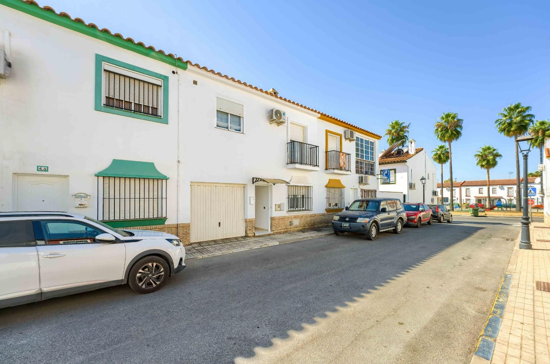 Vista exterior de Casa adosada en venda en Umbrete amb Aire condicionat
