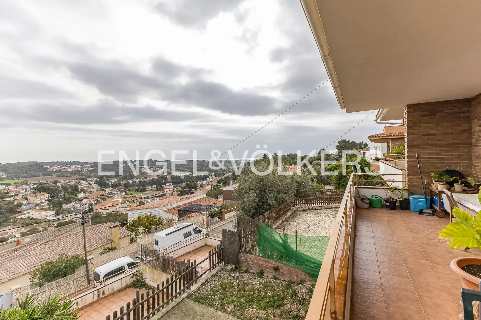 Vista exterior de Casa adosada en venda en Cubelles amb Calefacció, Jardí privat i Terrassa