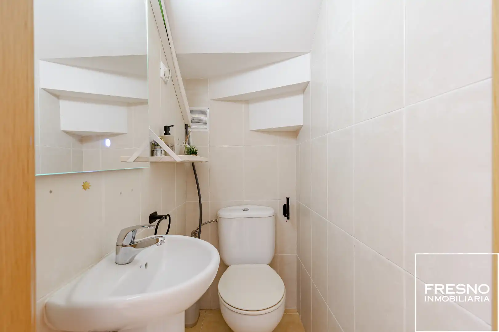Badezimmer von Maisonette zum Verkauf in Cobeña mit Klimaanlage, Heizung und Parkett