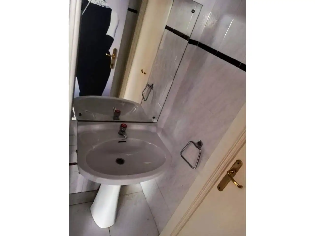 Baño de Local de alquiler en Burgos con Aire acondicionado