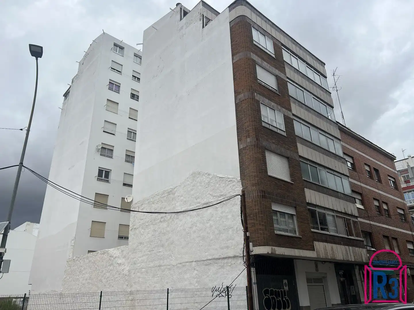 Vista exterior de Piso en venta en León Capital  con Calefacción y Terraza