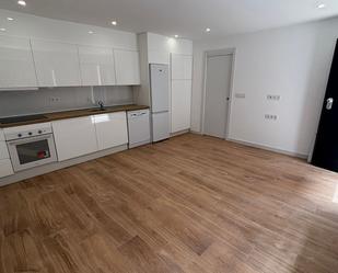 Cuina de Apartament de lloguer en  Córdoba Capital amb Aire condicionat, Calefacció i Forn