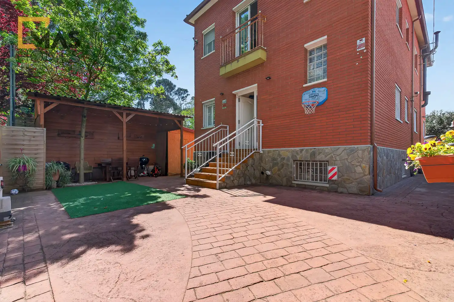 Exterior view of Houses for sale in Sant Cugat del Vallès  with Air Conditioner, Heating and Storage room