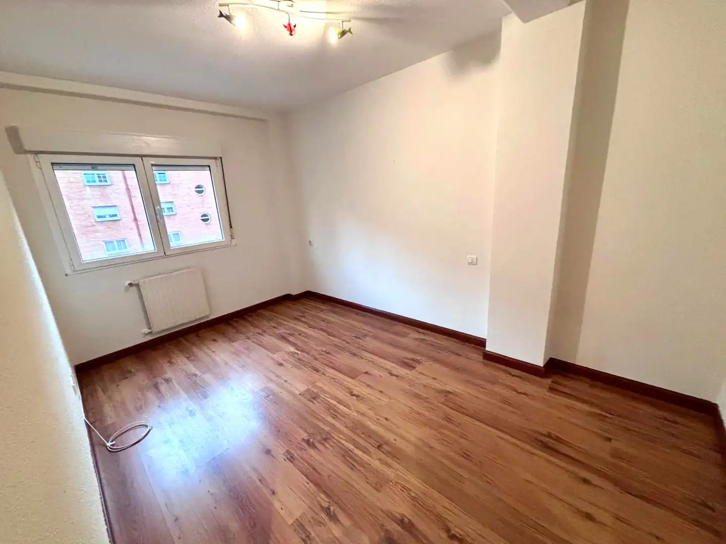 Dormitori de Pis en venda en Gijón  amb Calefacció, Parquet i Terrassa