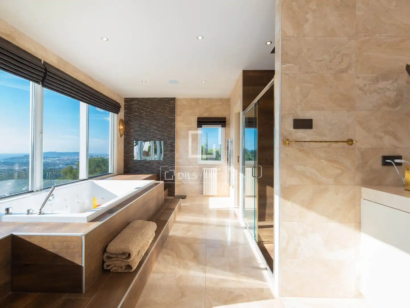 Bathroom of Houses for sale in Santa Eulària des Riu  with Air Conditioner, Heating and Private garden