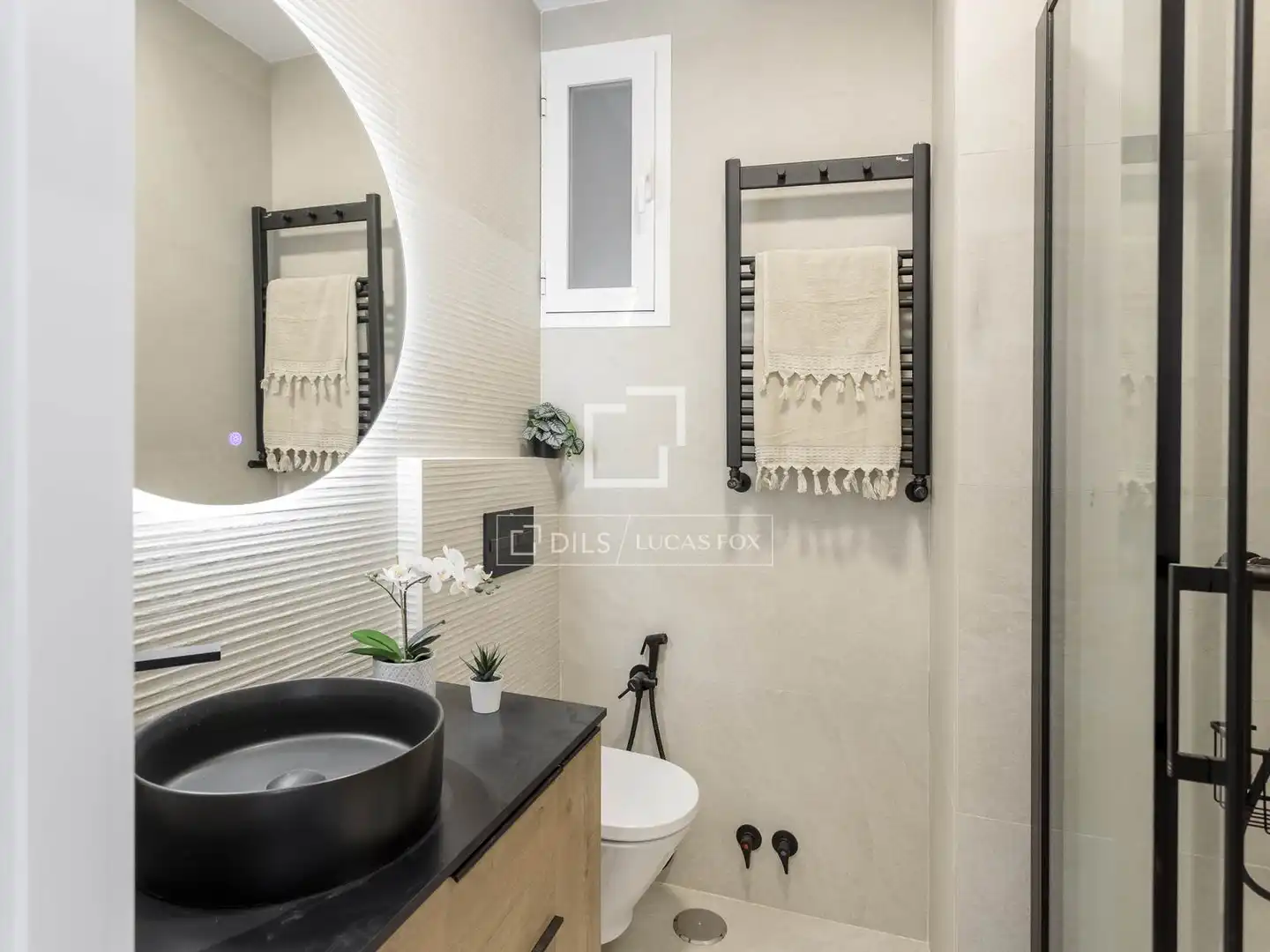 Bathroom of Flat for rent in Madrid  with Air Conditioner and Furnished