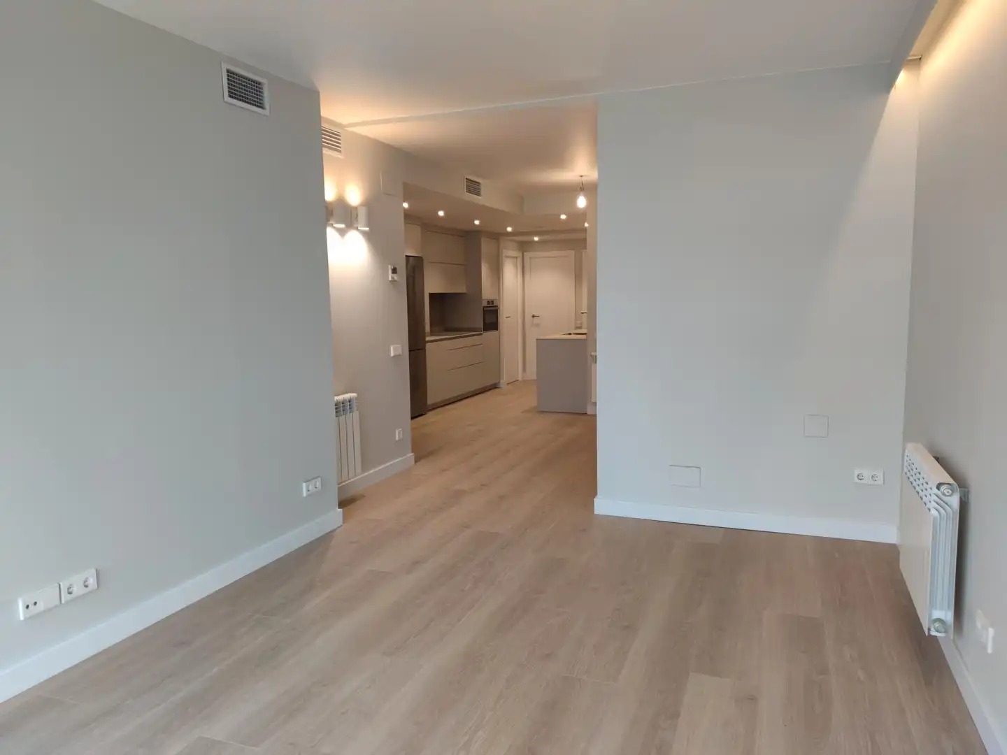 Sala de estar de Piso de alquiler en Girona con Aire acondicionado, Calefacción y Parquet