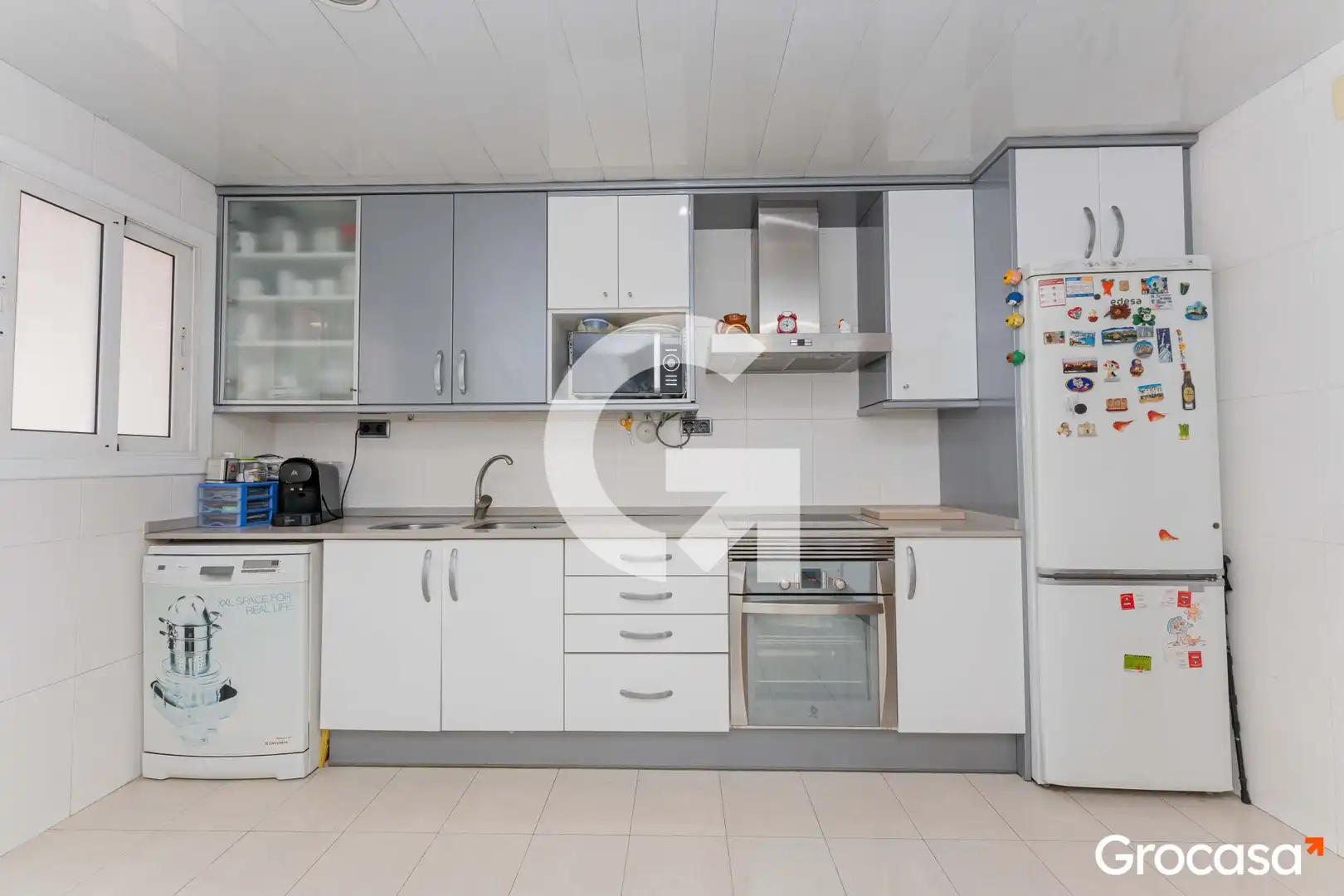 Cocina de Casa adosada en venta en Cornellà de Llobregat con Aire acondicionado, Calefacción y Trastero