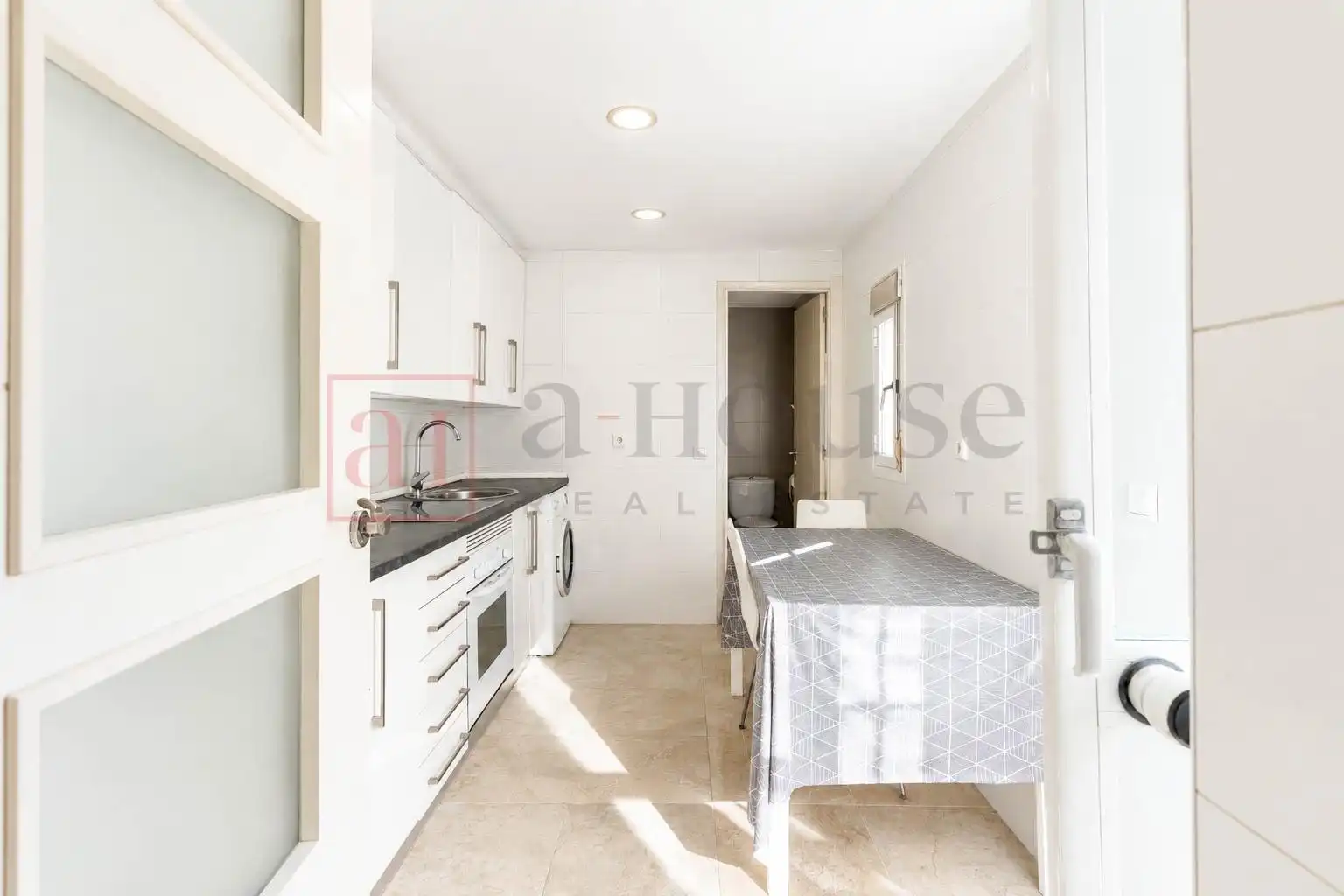 Cocina de Planta baja en venta en Madrid con Calefacción y Terraza
