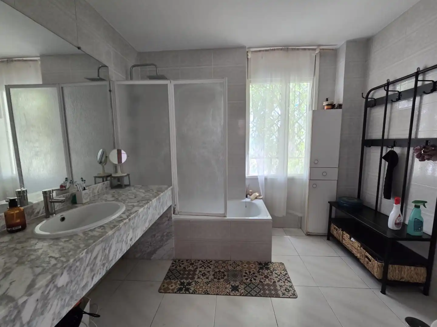 Badezimmer von Haus oder Chalet zum Verkauf in Benidorm mit Privatgarten, Terrasse und Abstellraum