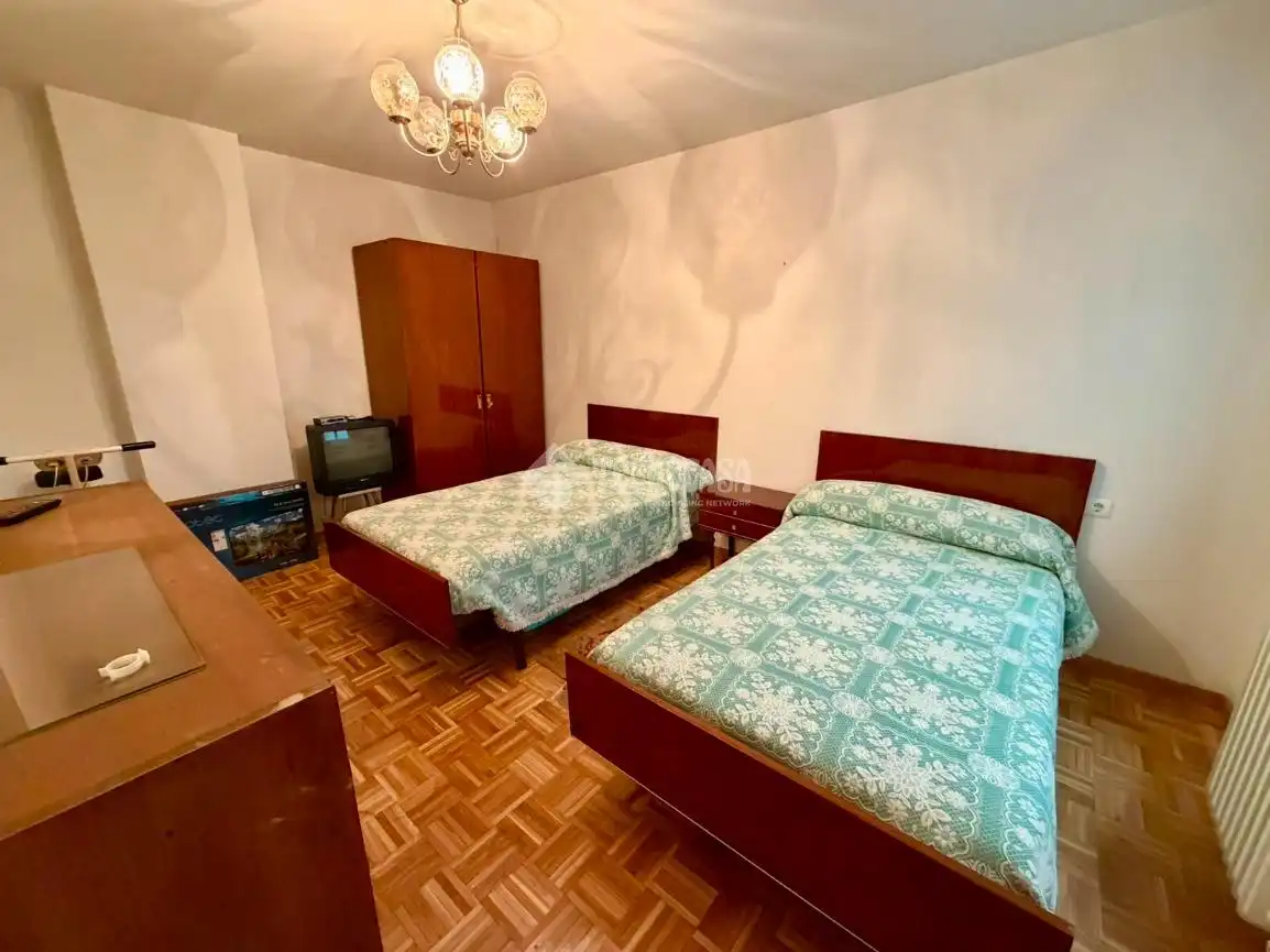 Habitación de Piso en venta en León Capital  con Calefacción, Parquet y Trastero