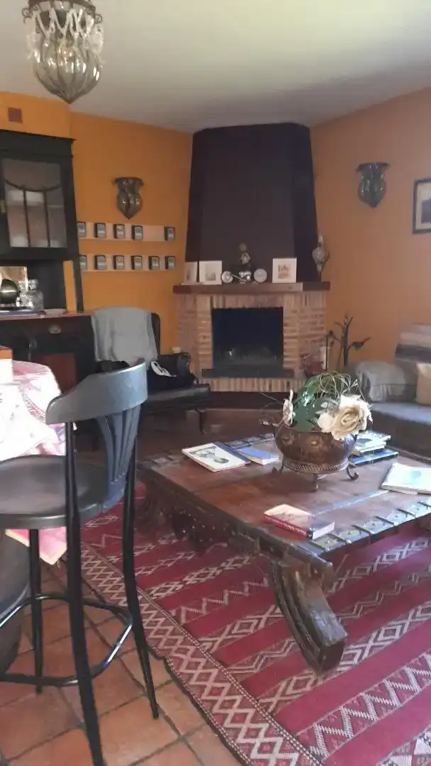 Sala de estar de Finca rústica en venta en Cuenca con Aire acondicionado, Jardín privado y Parquet