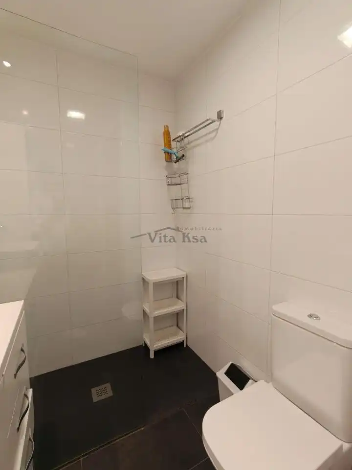Bathroom of Flat for rent in Ourense Capital   with Heating, Parquet flooring and Furnished