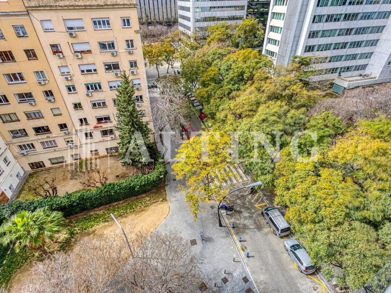 Außenansicht von Wohnung zum Verkauf in Barcelona mit Parkett, Terrasse und Abstellraum