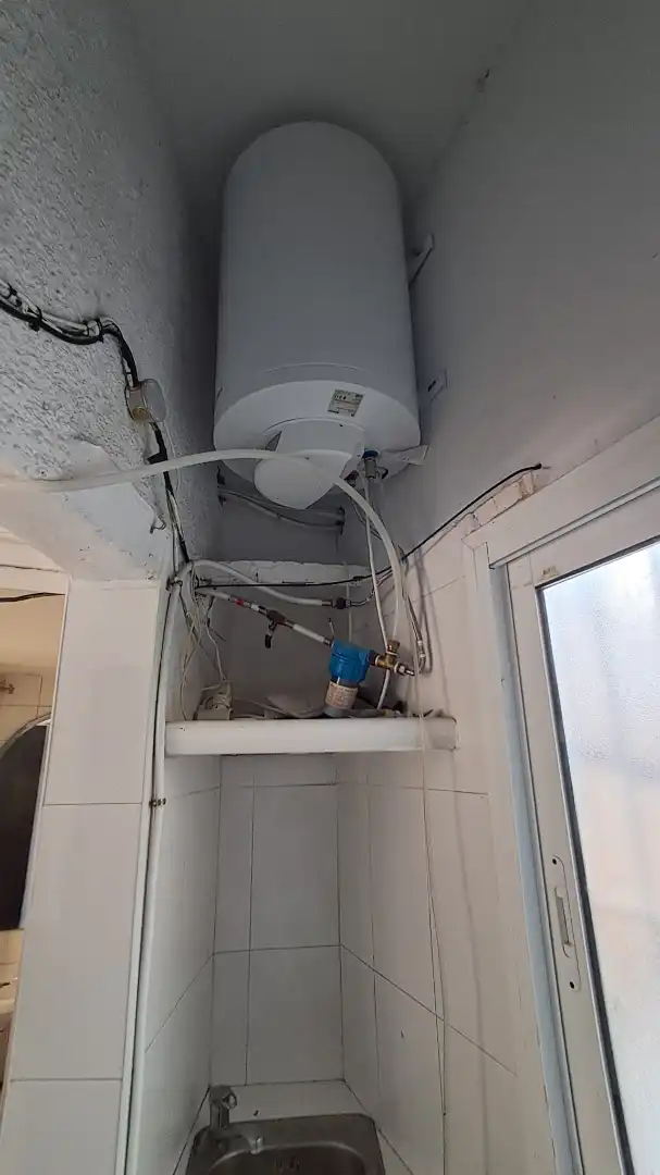 Commercial properties for sale in Fuengirola  with Air Conditioner and Alarm