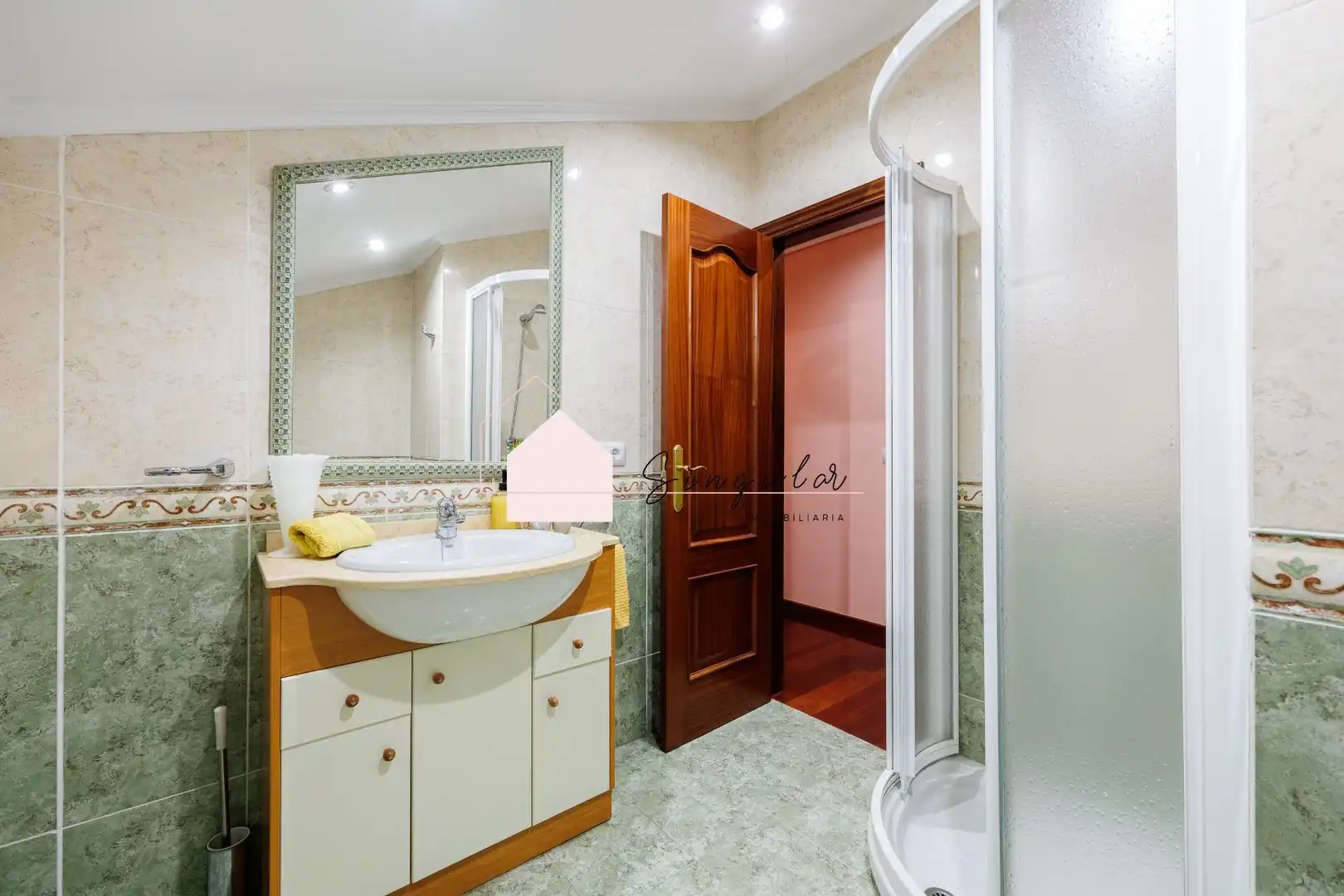 Badezimmer von Haus oder Chalet zum Verkauf in Tui mit Heizung, Abstellraum und Schwimmbad