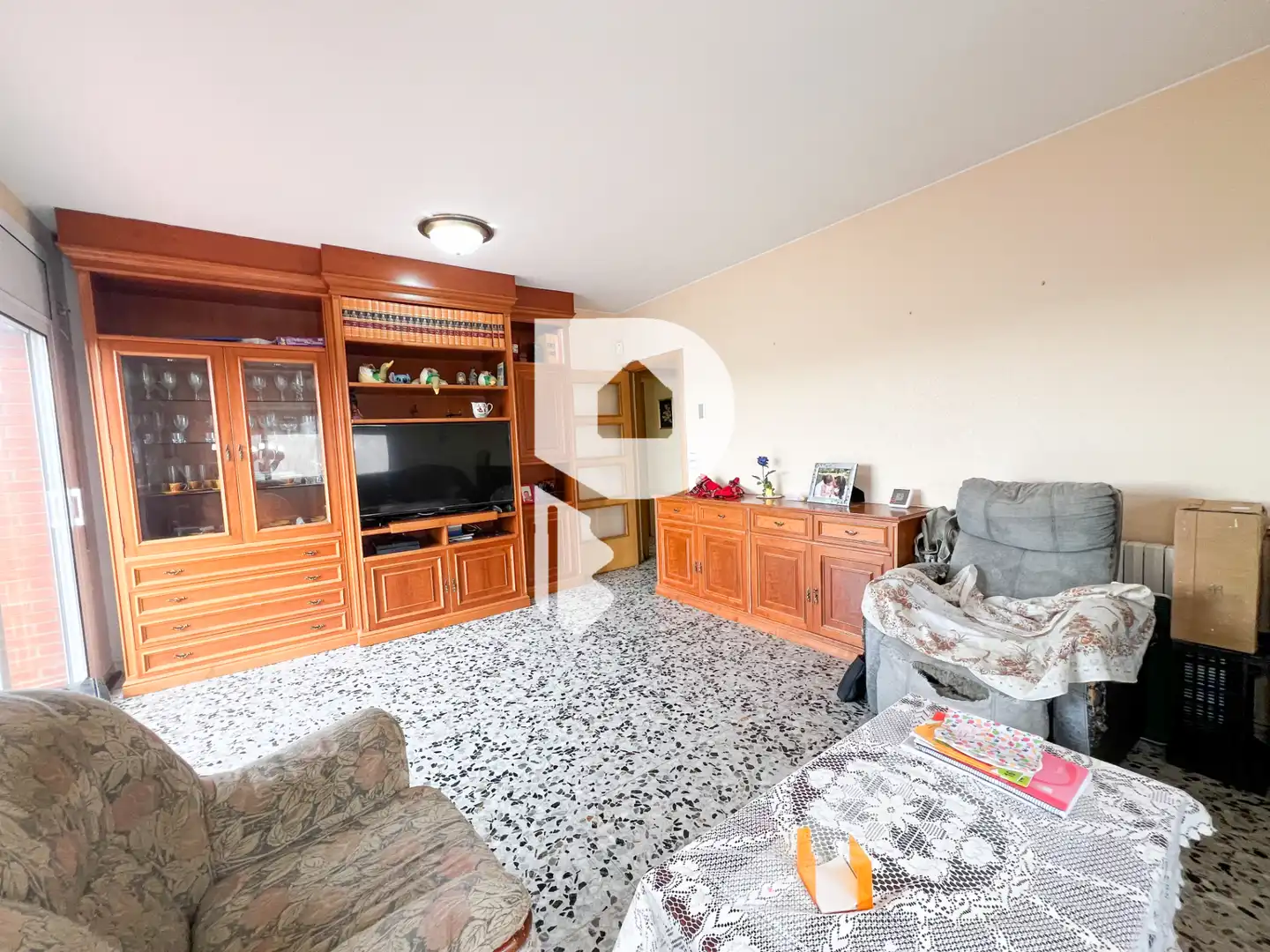 Sala d'estar de Casa o xalet en venda en Torrelles de Llobregat amb Aire condicionat, Calefacció i Jardí privat