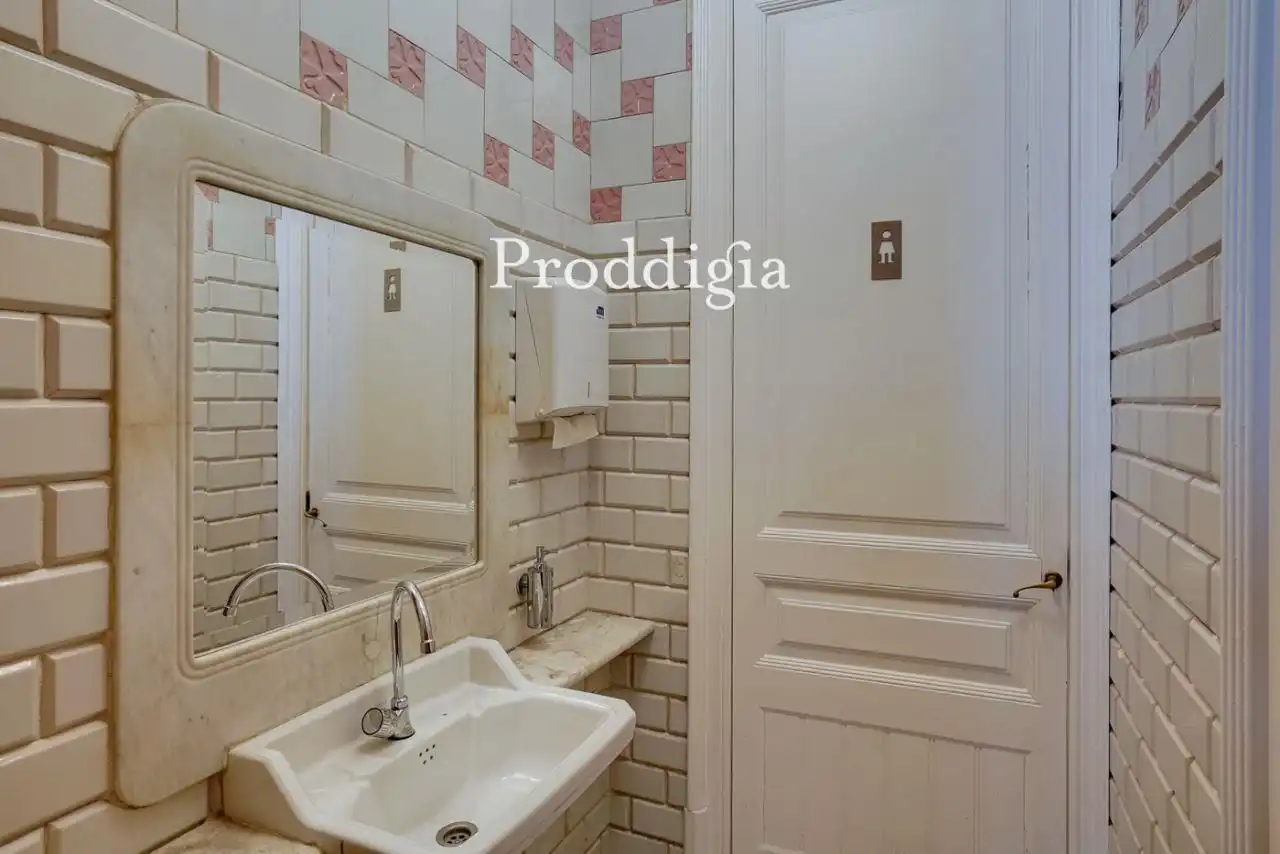 Bathroom of Office for rent in Barcelona