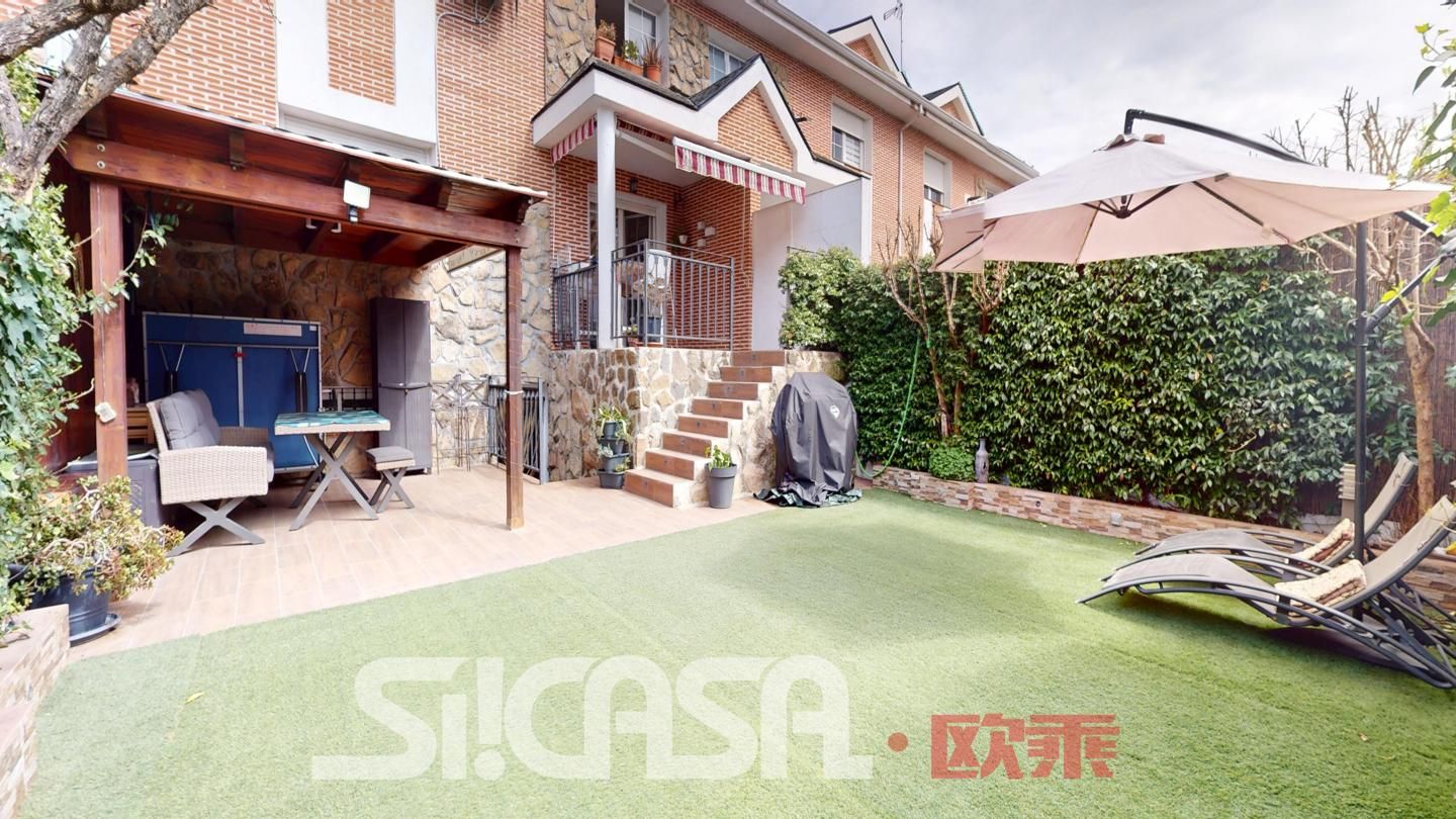 Garten von Einfamilien-Reihenhaus zum Verkauf in Parla mit Klimaanlage, Heizung und Privatgarten