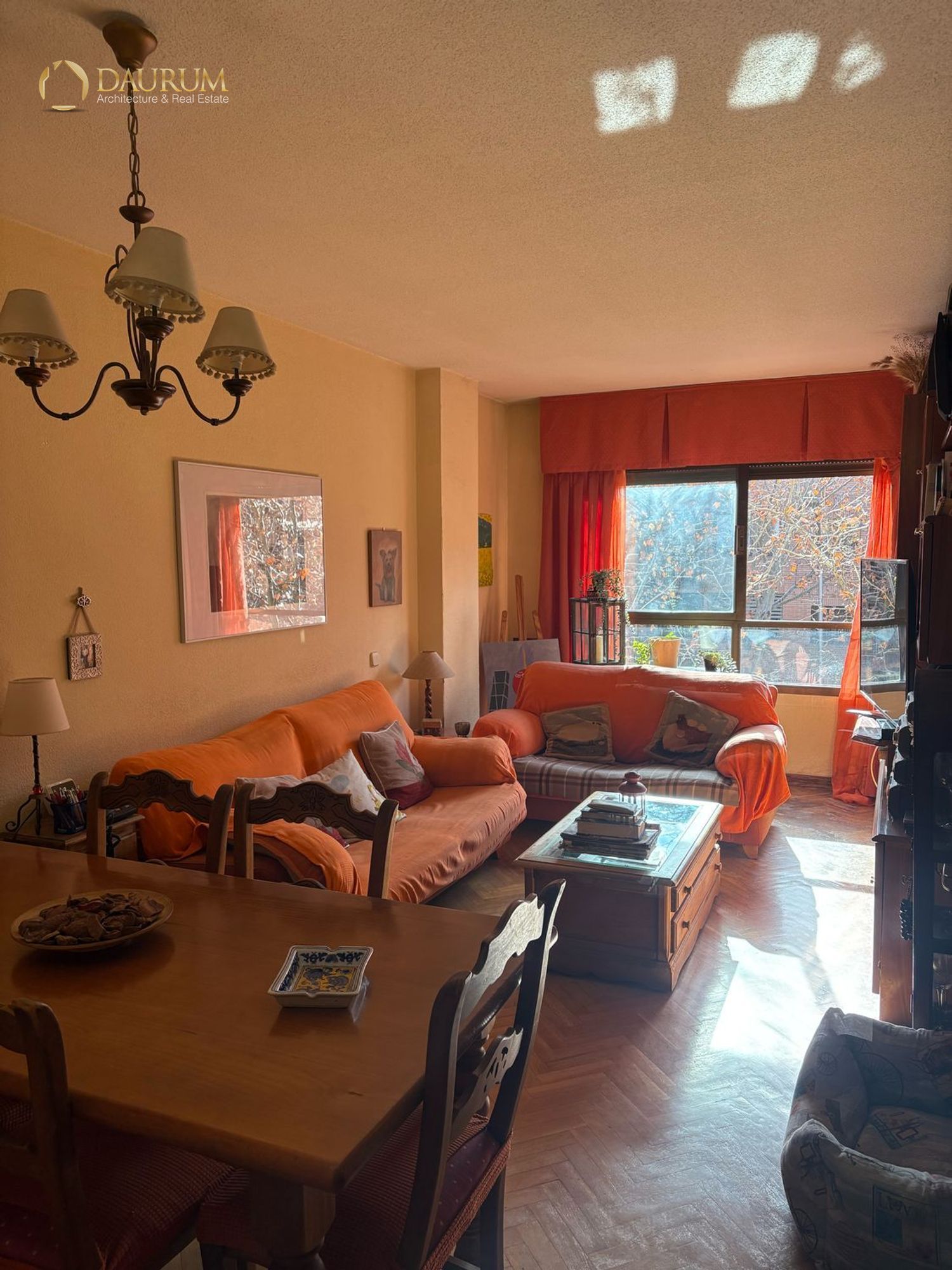 Living room of Flat for sale in  Madrid Capital  with Air Conditioner, Heating and Terrace