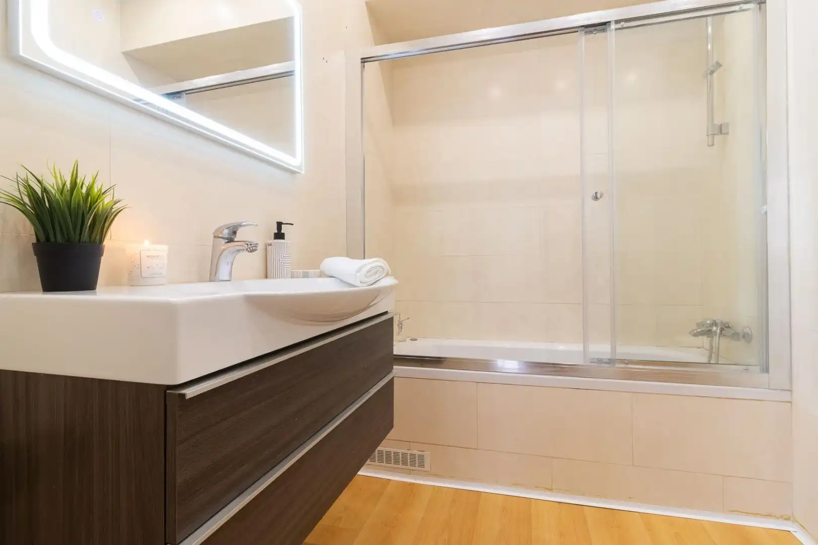 Baño de Piso en venta en Barcelona con Calefacción, Parquet y Terraza