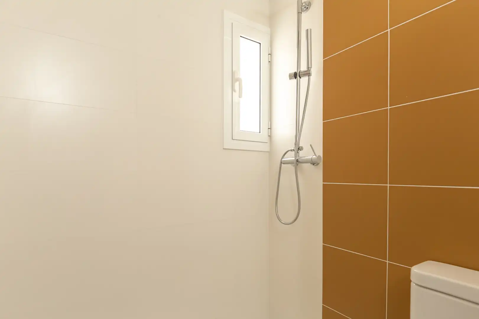 Badezimmer von Erdgeschoss zur Miete in Sant Joan Despí mit Heizung und Terrasse