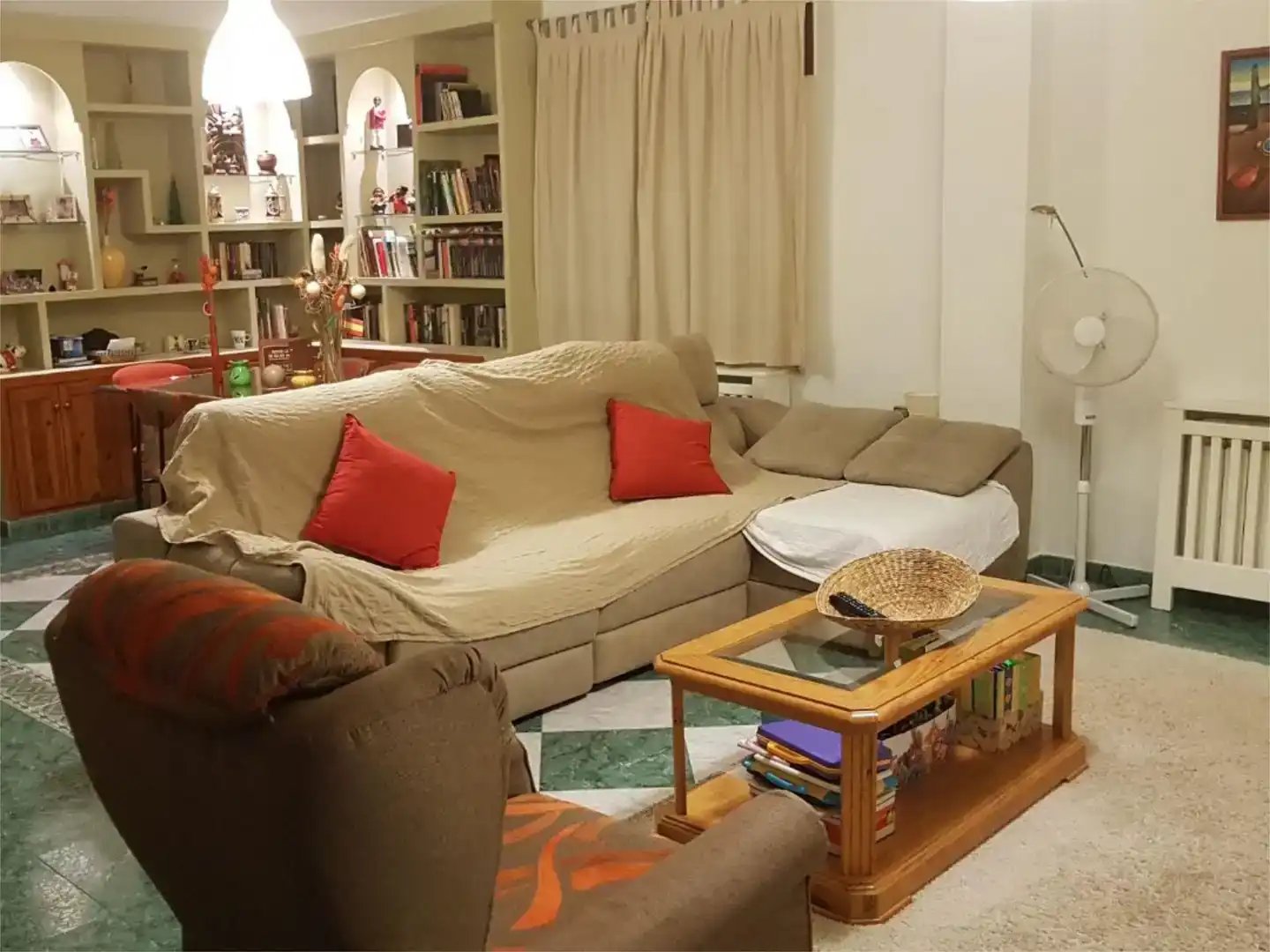 Sala d'estar de Casa o xalet en venda en Loja amb Jardí privat, Piscina i Moblat