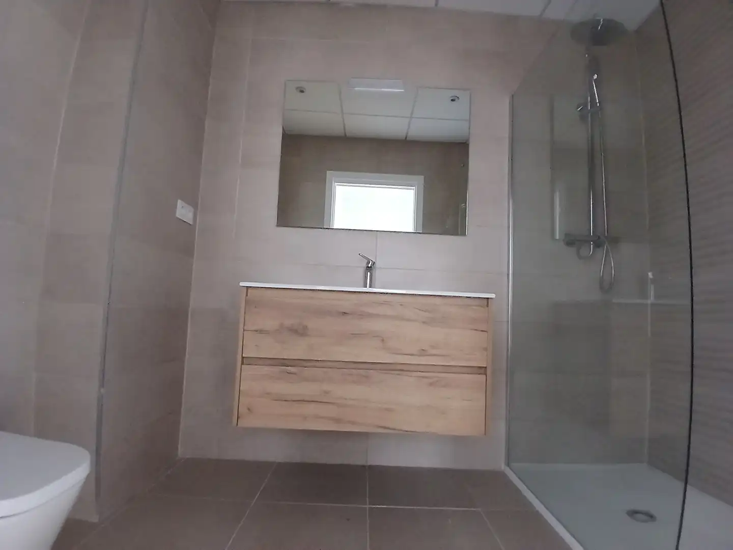 Badezimmer von Wohnung zur Miete in Tarragona mit Klimaanlage, Heizung und Parkett