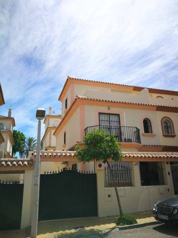Casa adosada en Venta en Zona Universitaria