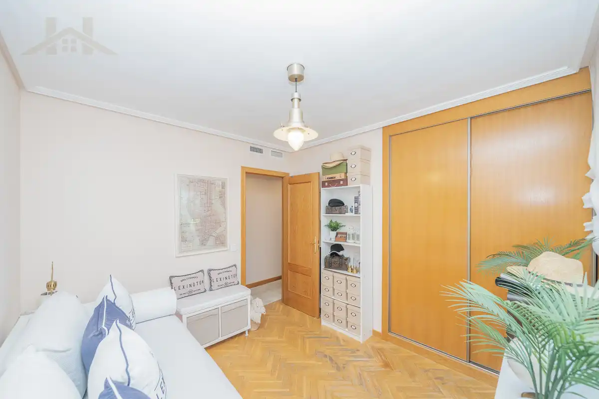 Bedroom of Flat for sale in Boadilla del Monte  with Air Conditioner, Heating and Storage room