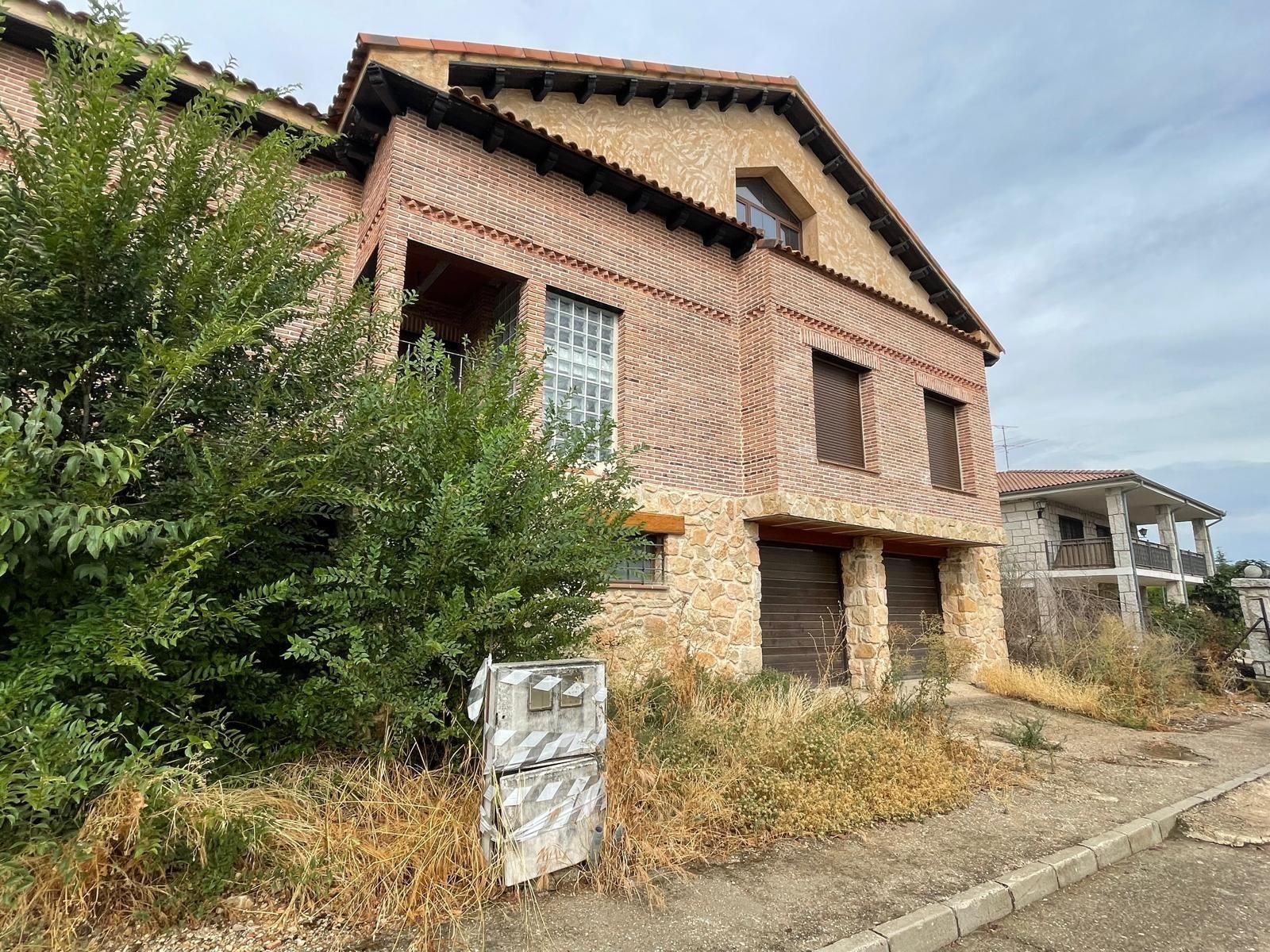 Exterior view of House or chalet for sale in Espinosa de Henares  with Heating, Private garden and Terrace