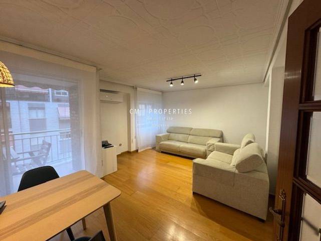 Piso en Alquiler en Ruben Vela en En Corts - Doctor Waksman