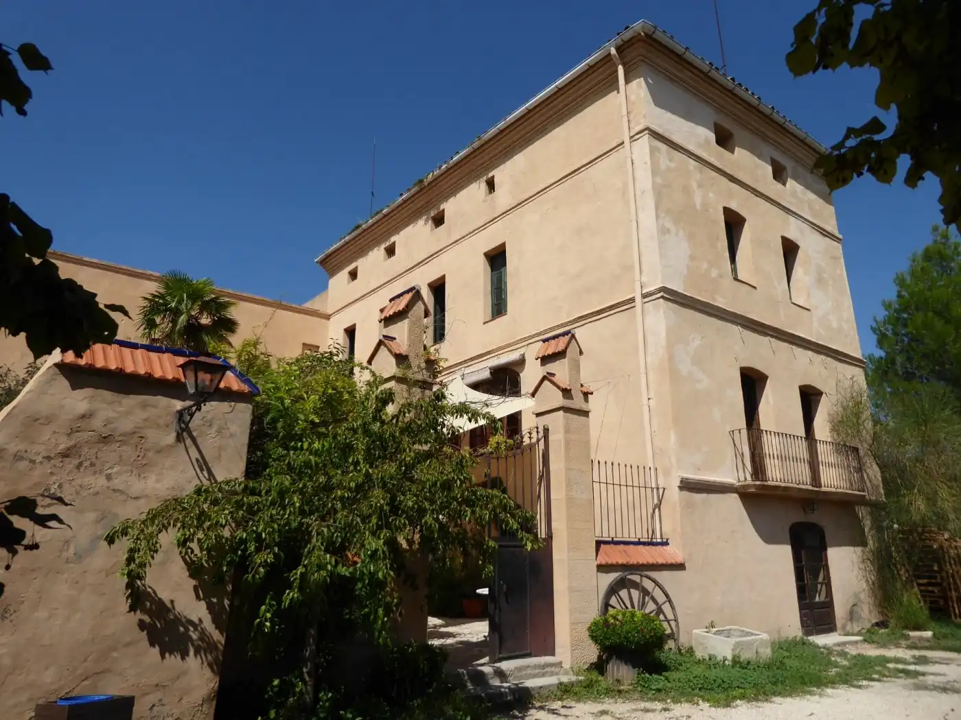 Vista exterior de Finca rústica en venta en Sant Martí de Tous con Aire acondicionado, Calefacción y Jardín privado