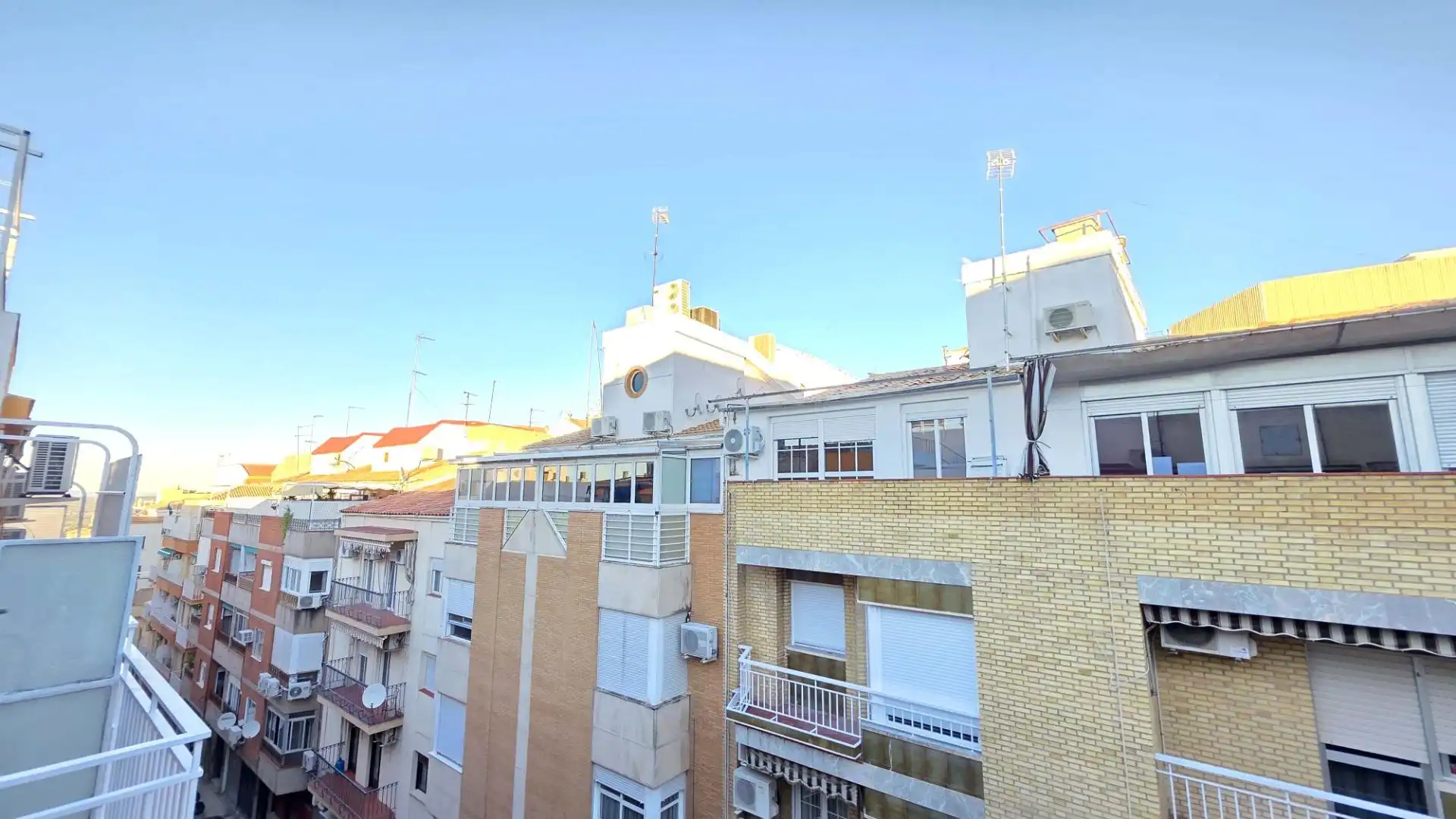 Vista exterior de Ático en venta en Belén - San Roque