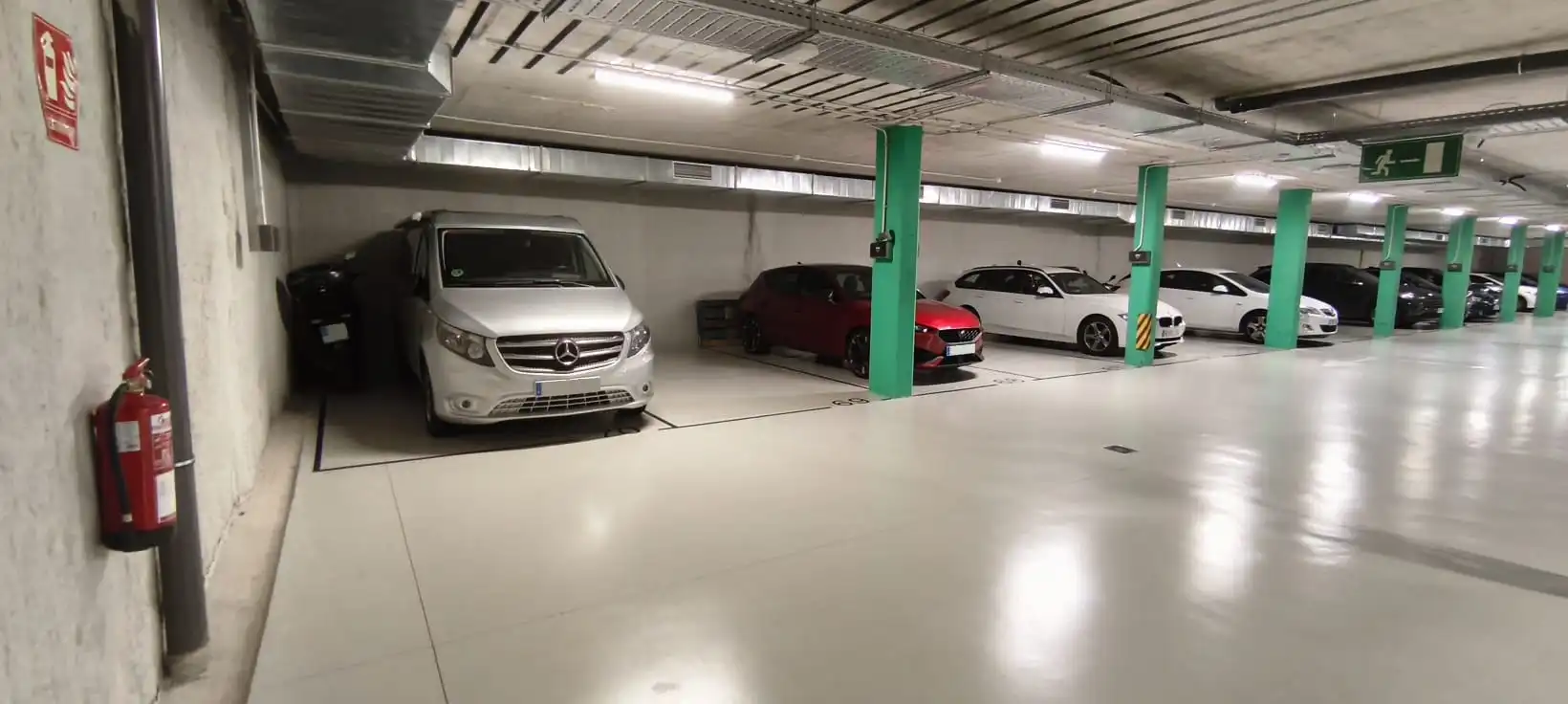 Parkplatz von Wohnung zum Verkauf in L'Hospitalet de Llobregat mit Klimaanlage, Heizung und Parkett