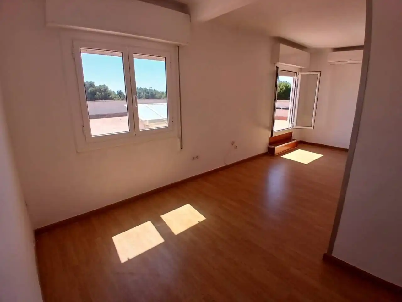 Living room of Apartments for sale in Vilanova i la Geltrú  with Air Conditioner and Parquet flooring