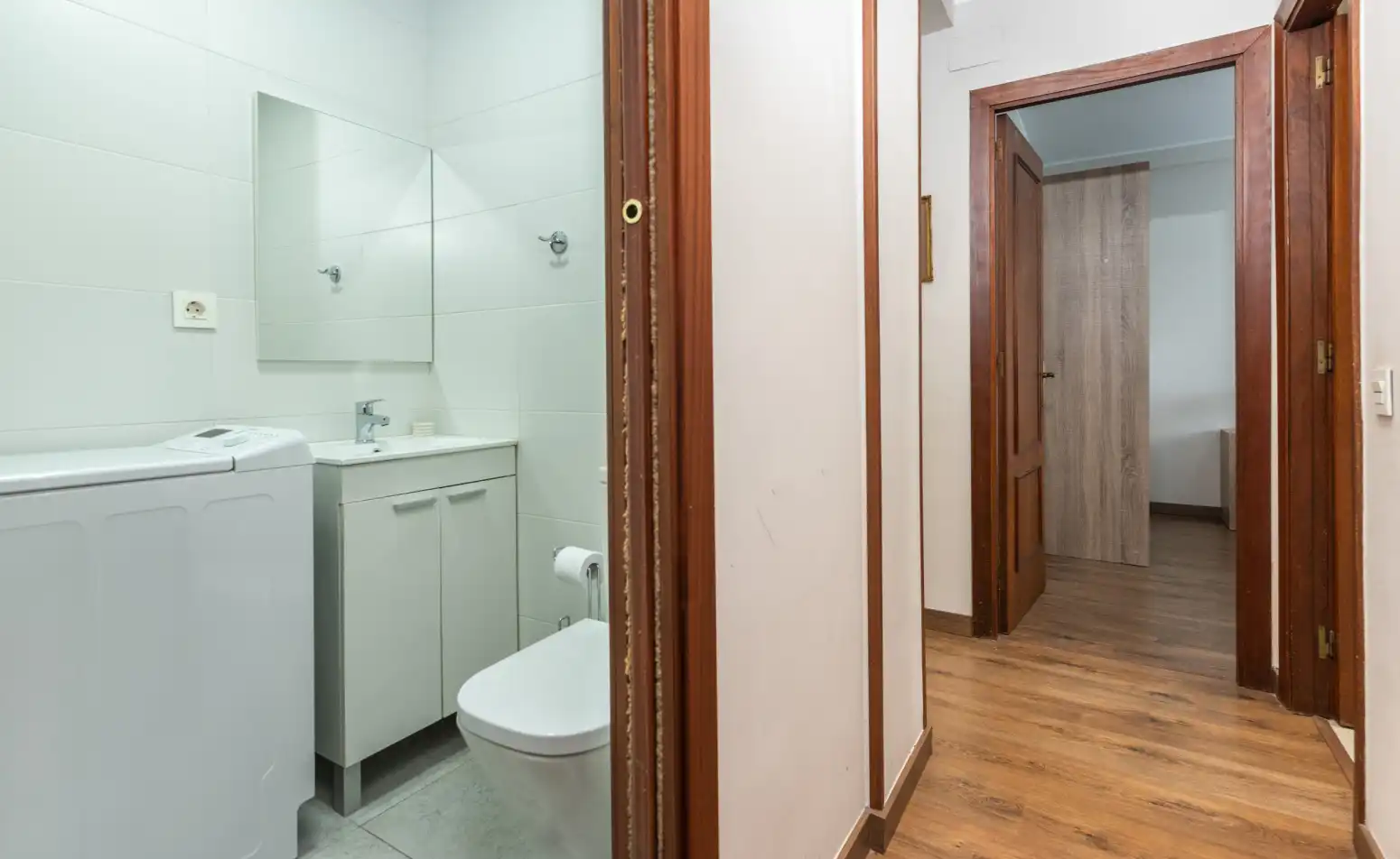 Bathroom of Flat for rent in Oviedo   with Heating, Parquet flooring and Terrace