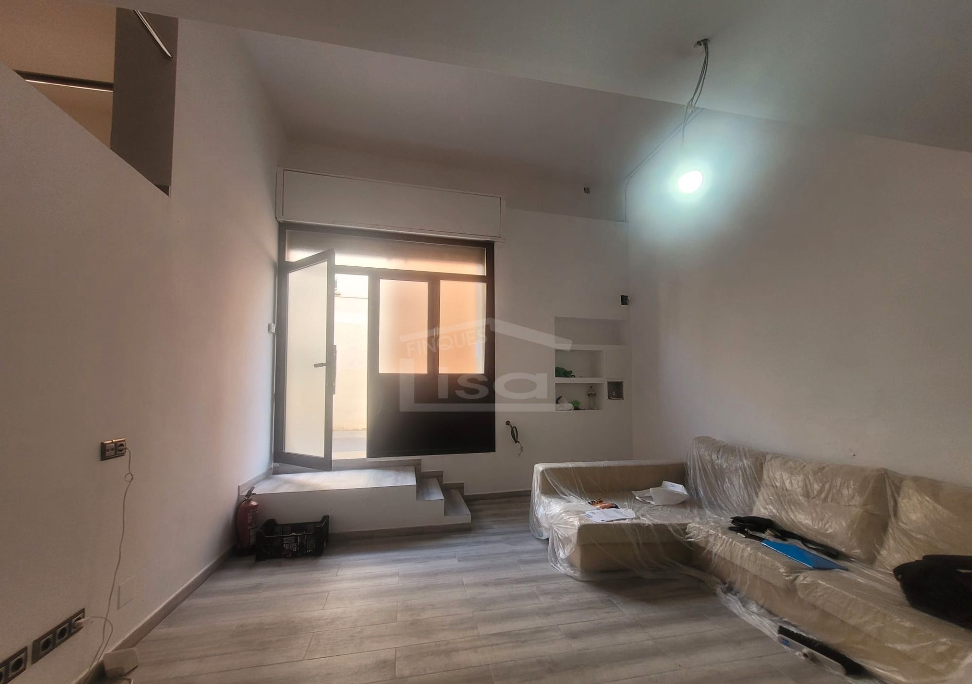 Sala d'estar de Local en venda en  Barcelona Capital amb Parquet i Alarma