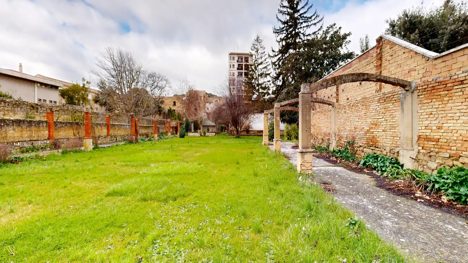 Houses for sale in Tafalla  with Heating, Private garden and Parquet flooring