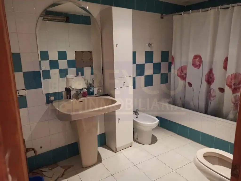 Bany de Casa o xalet en venda en Santa Coloma