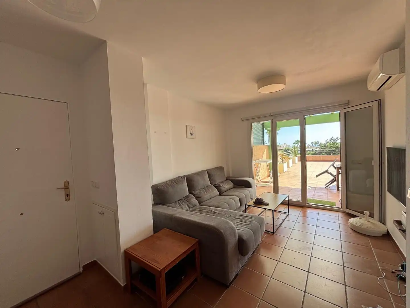 Living room of Flat for sale in La Alcaidesa  with Air Conditioner, Heating and Terrace