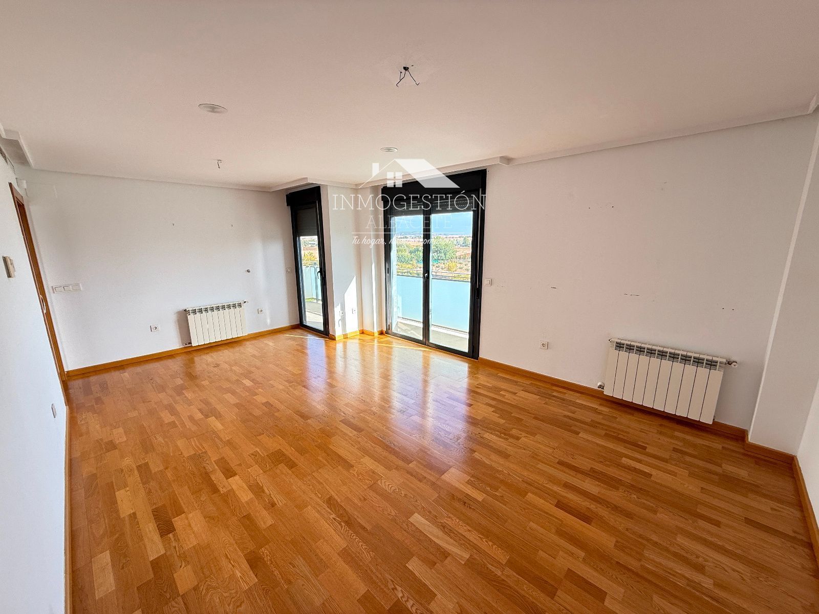 Living room of Flat for sale in  Albacete Capital  with Air Conditioner, Heating and Parquet flooring
