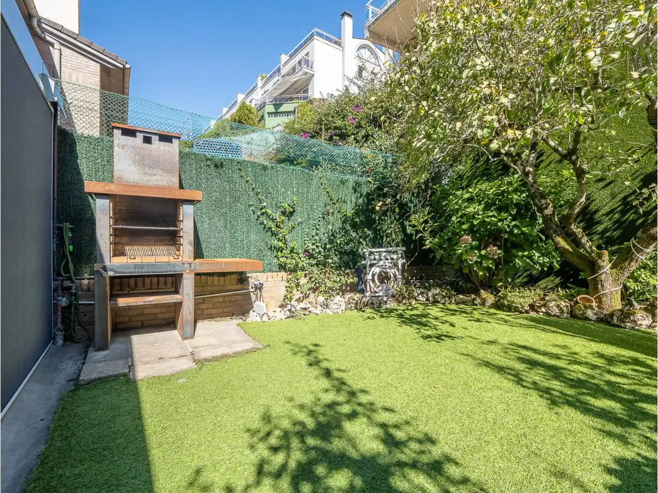 Casa con piscina en venta en Calle Arturo Campión 40, imagen 23