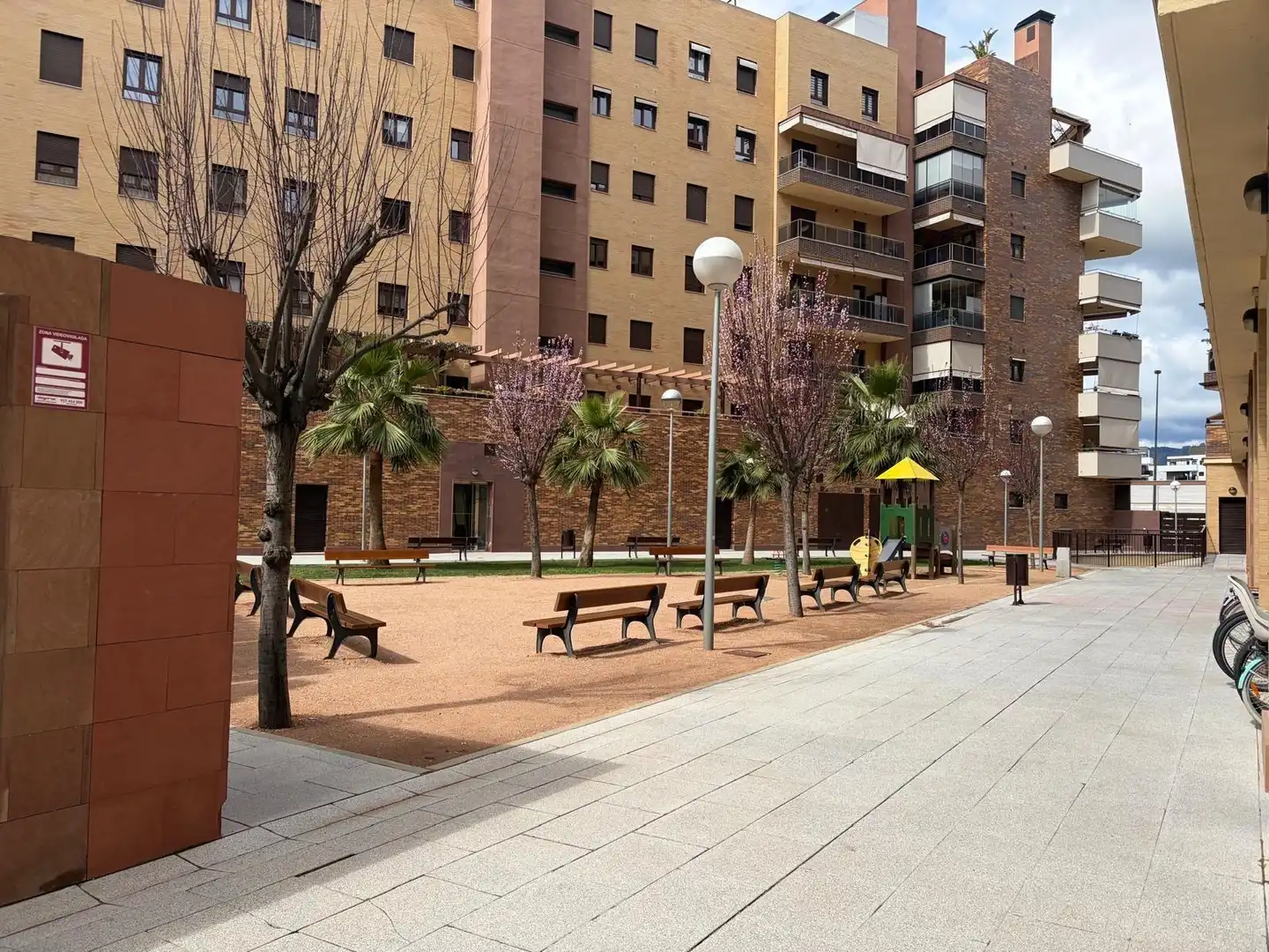 Vista exterior de Planta baja en venta en Córdoba con Aire acondicionado, Trastero y Piscina comunitaria