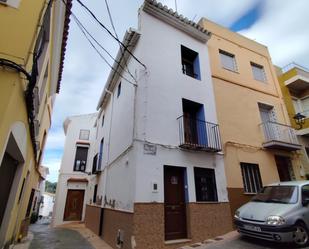 Vista exterior de Casa adosada en venda en Artana amb Terrassa i Balcó