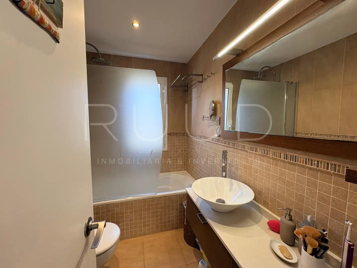 Bathroom of Flat for sale in Castelldefels  with Air Conditioner, Heating and Parquet flooring