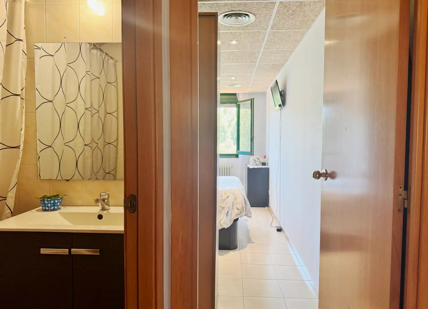 Badezimmer von Wohnung zum Verkauf in Girona mit Klimaanlage, Heizung und Balkon