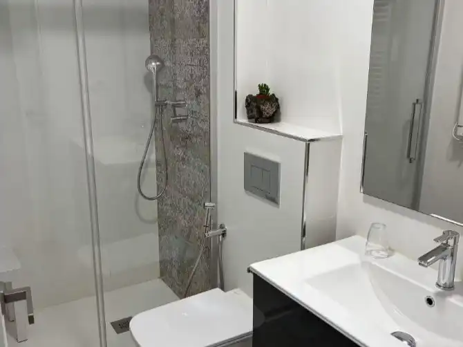 Bany de Pis de lloguer en A Coruña Capital  amb Aire condicionat, Calefacció i Parquet